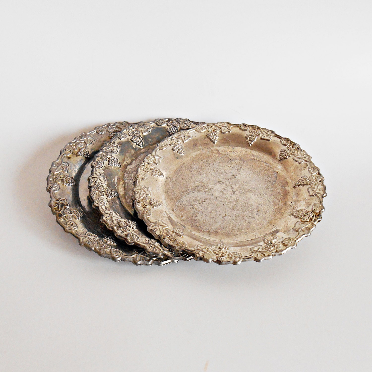 Set of 3 Vintage metal small plates, Vintage metal coasters, Vintage