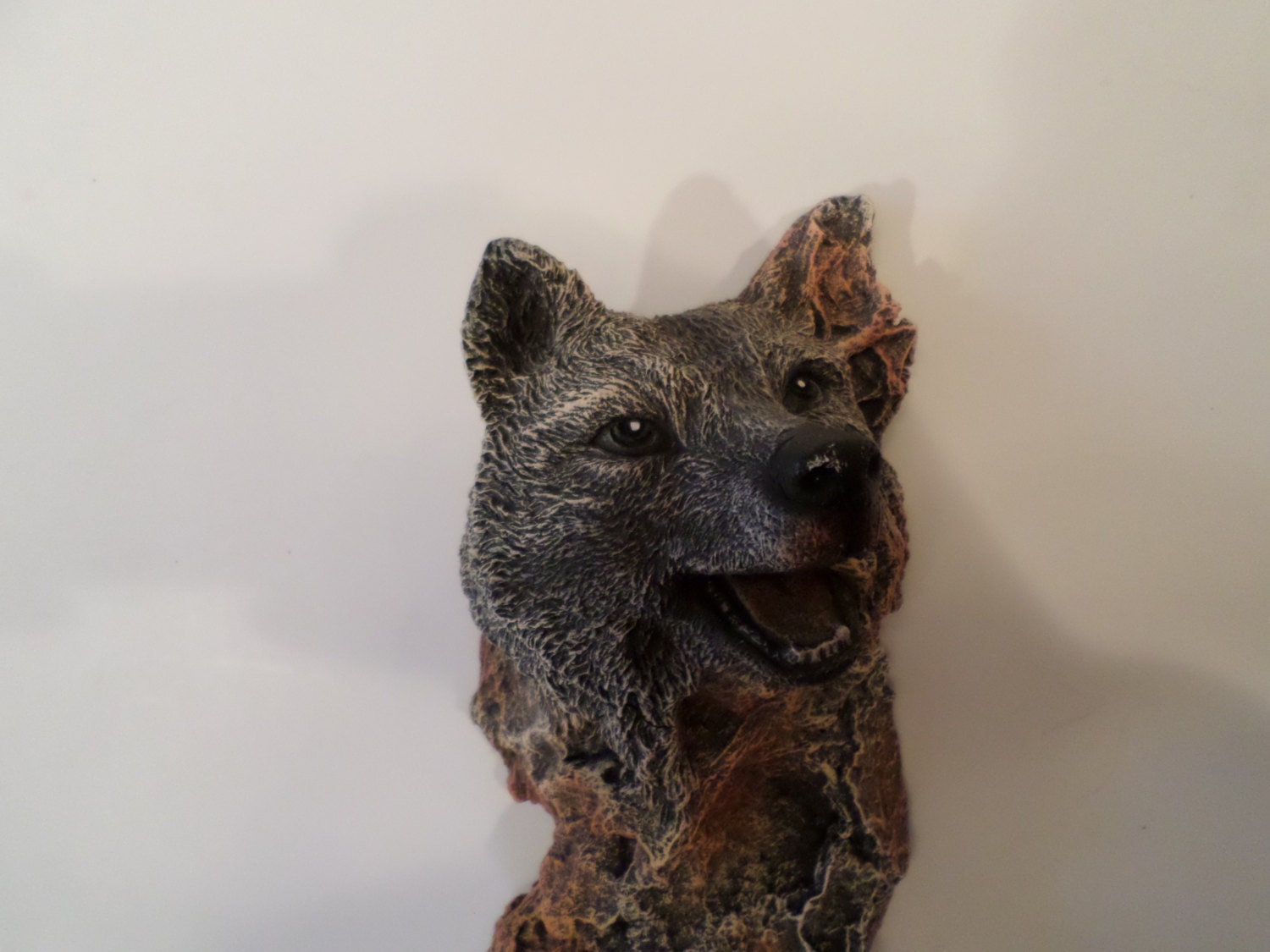 resin wolf statue