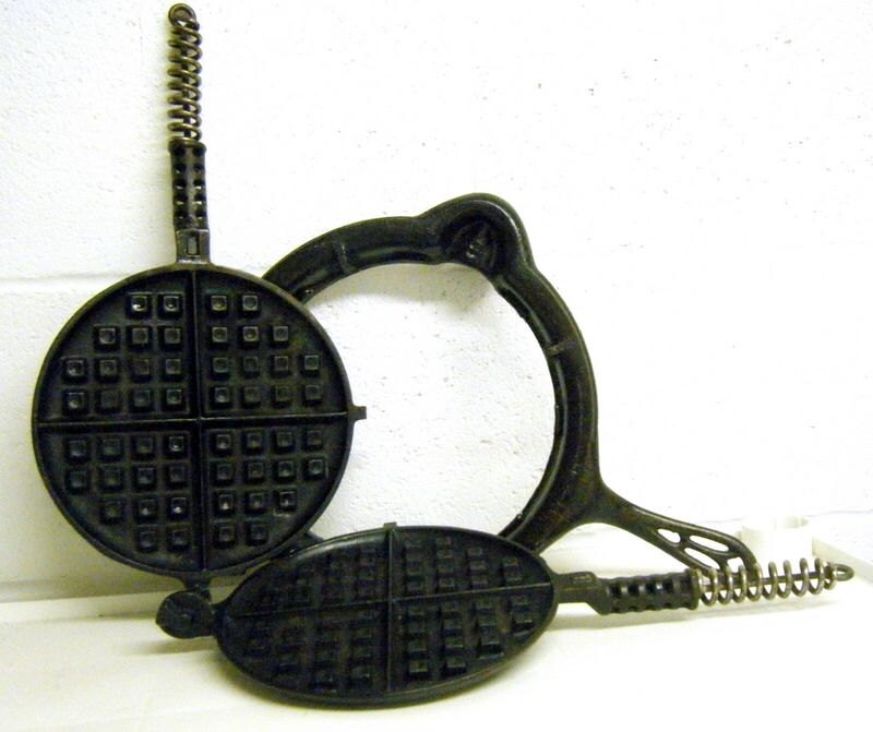 Vintage Griswold 8 Waffle Iron Low Base Seasoned Cast Iron