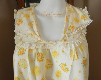 1960s Yellow Floral Nightie Dress, Vintage Lingerie/Flower Night Gown Chemise Sleepwear, Lace Ruffle Nightie Size S/M