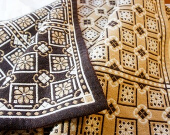 vintage tan and brown woven coverlet bedspread geometric reversible cottage twin bed covering blanket cabin NICE