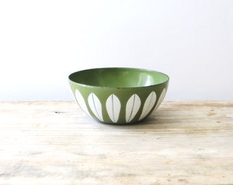 Vintage Cathrineholm Bowl, Green and White Enamel Lotus Bowl, Mid Century Modern 4 Inch Enamel Bowl, Green and White Cathrineholm Bowl