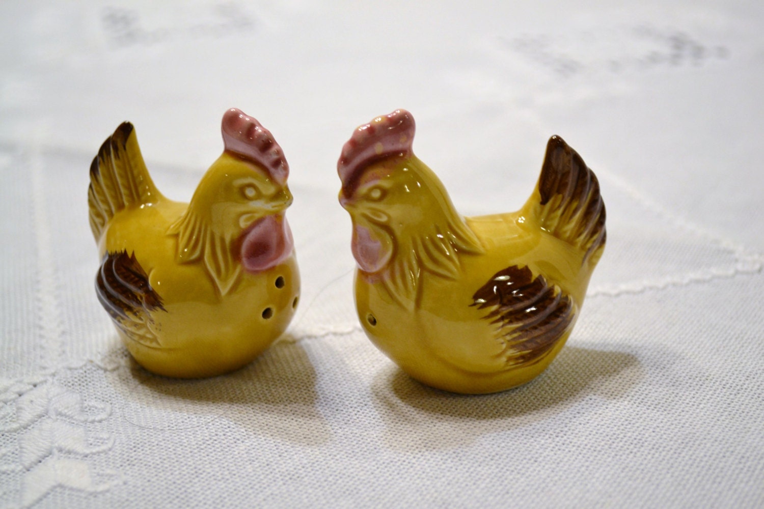 Vintage Rooster Salt and Pepper Shakers Ceramic Collectible
