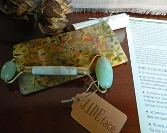JadeFace Green Jade Roller in Yellow/Green Handsewn Fleece Lined Case