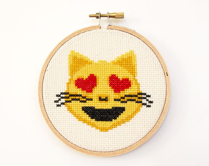 Emoji Cat with Heart Eyes Cross Stitch Pattern