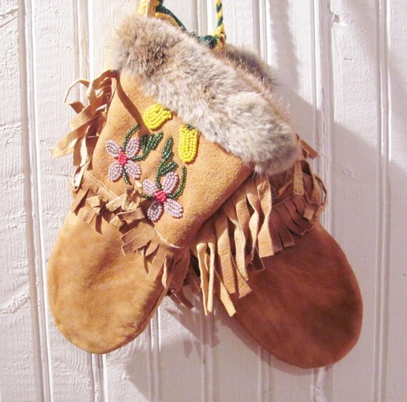 Native American beaded mittens children // mooseelk by Ritalulu