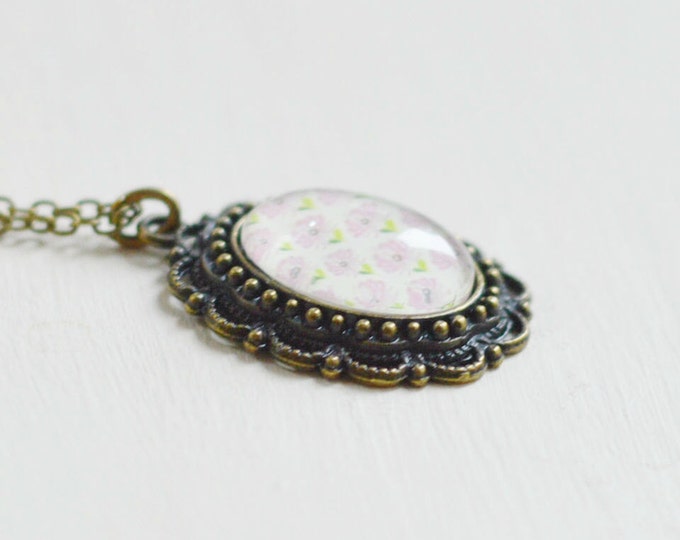 Shabby CHic // Openwork pendant oval metal brass with the image under the glass // Retro, Vintage // Fashion, Glamour // Pastel, Soft //