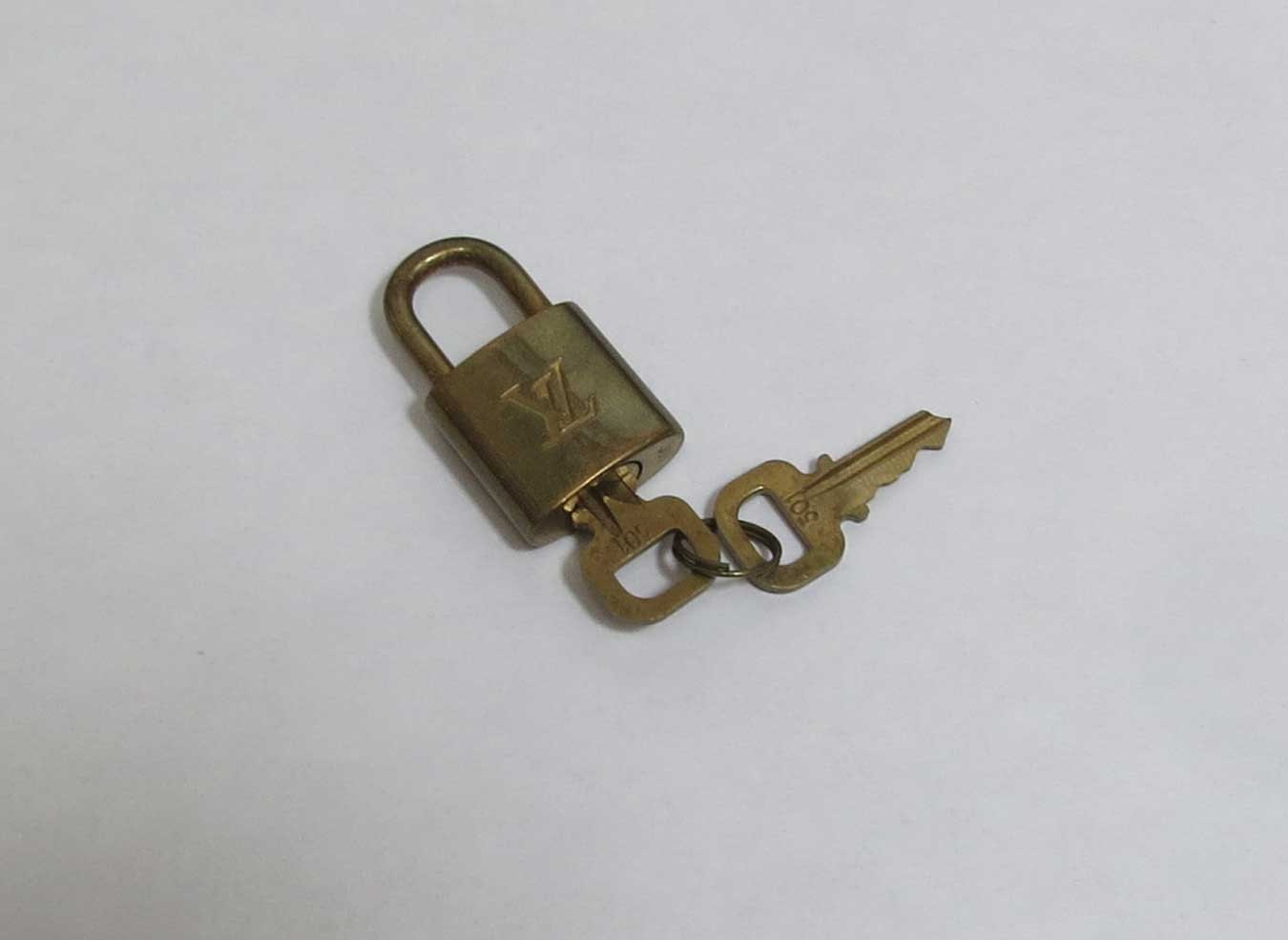 AUTHENTIC Louis Vuitton Lock & Keys Set 301