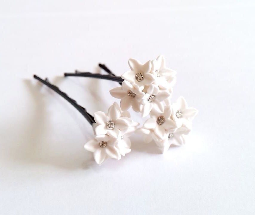 Shop by category Find girl’s hair accessories online at JOANN’s. Shop affordable and trendy hair accessories for girls, including headbands, hair pins, hair bows, and more.