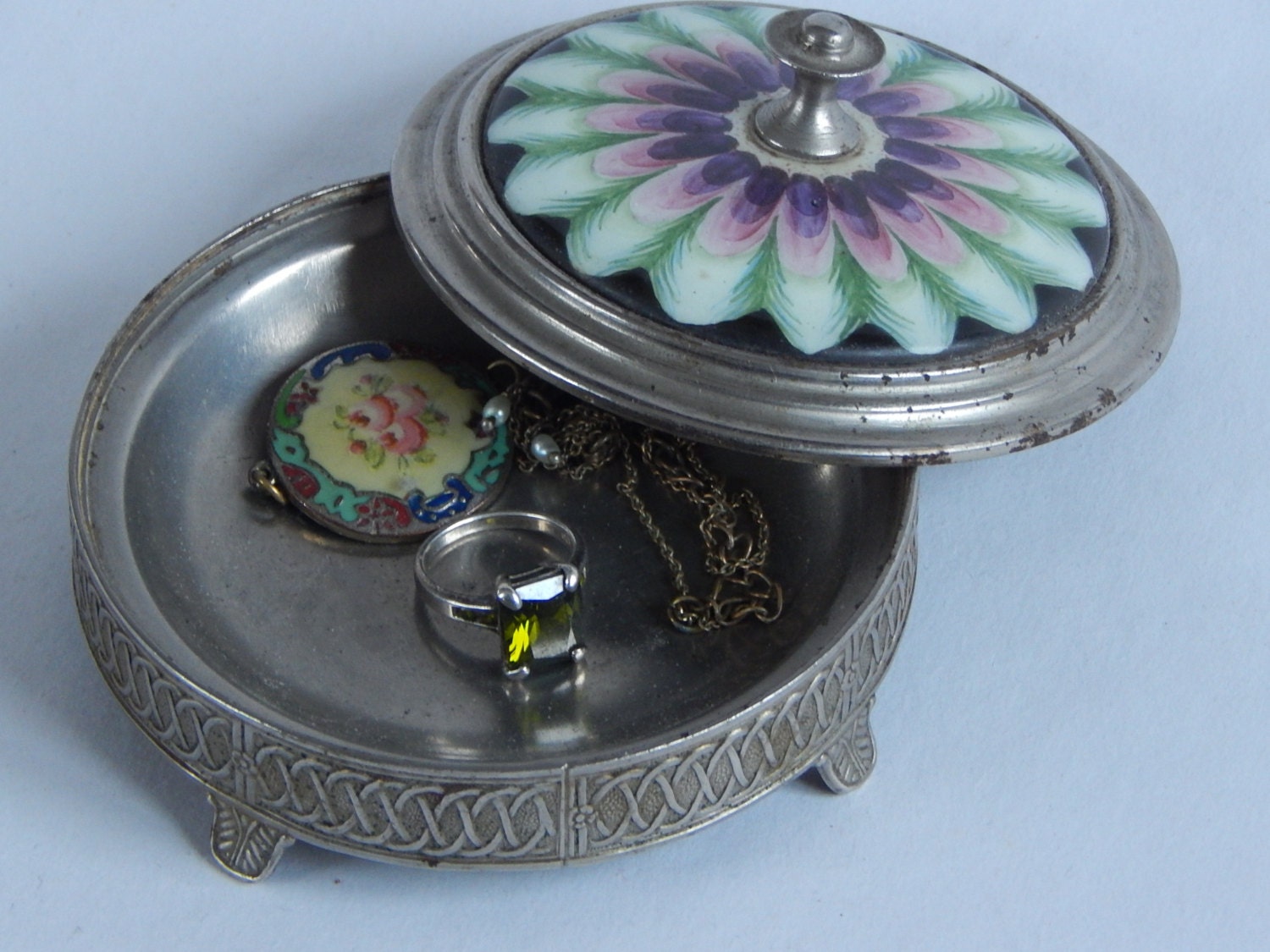 Soviet Vintage Make Up Box Powder Compact / Jewelry Box/ Round Trinket