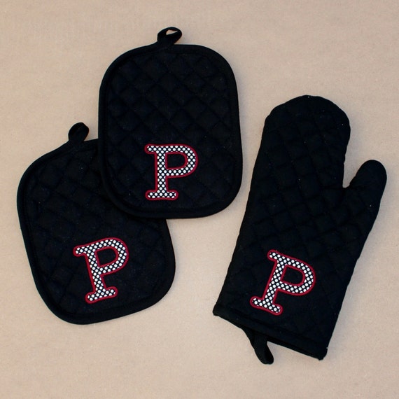 Personalized Oven Mitt and Potholder Set Appliqued by TheYardstick
