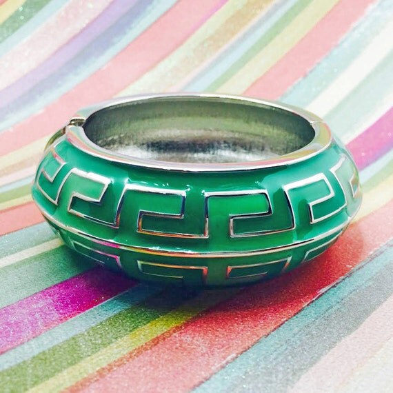 activity tracker bracelet