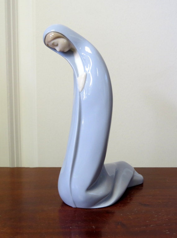 Items similar to Vintage Lladro Virgin Mary Porcelain Figurine