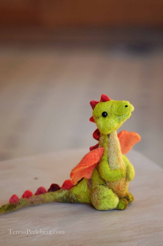 needle-felted-dragon-felted-miniature