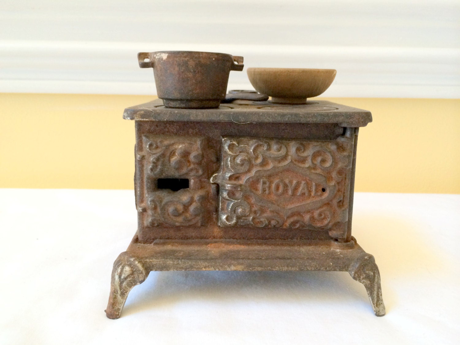 Royal Miniature Cast Iron Cooking Stove with by DejaVuVintiques