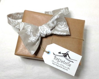 bowtie, mens, white and beige - freestyle, self tie, for men / adjustable bow tie : perfect for your summer wedding / groomsmen.