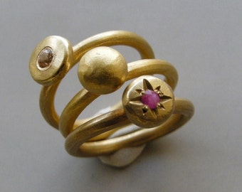 Pink Spinel Ring in 18k Solid Gold . Majestic by OrnamentoStudio
