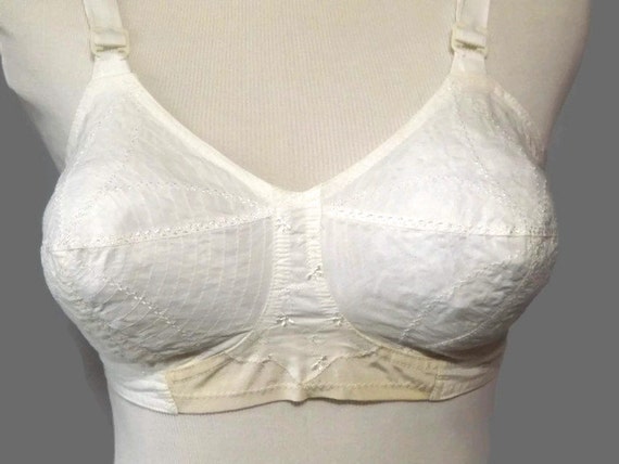 Early 60s White Bullet Cone Pointy Bra Brassier Size 34C