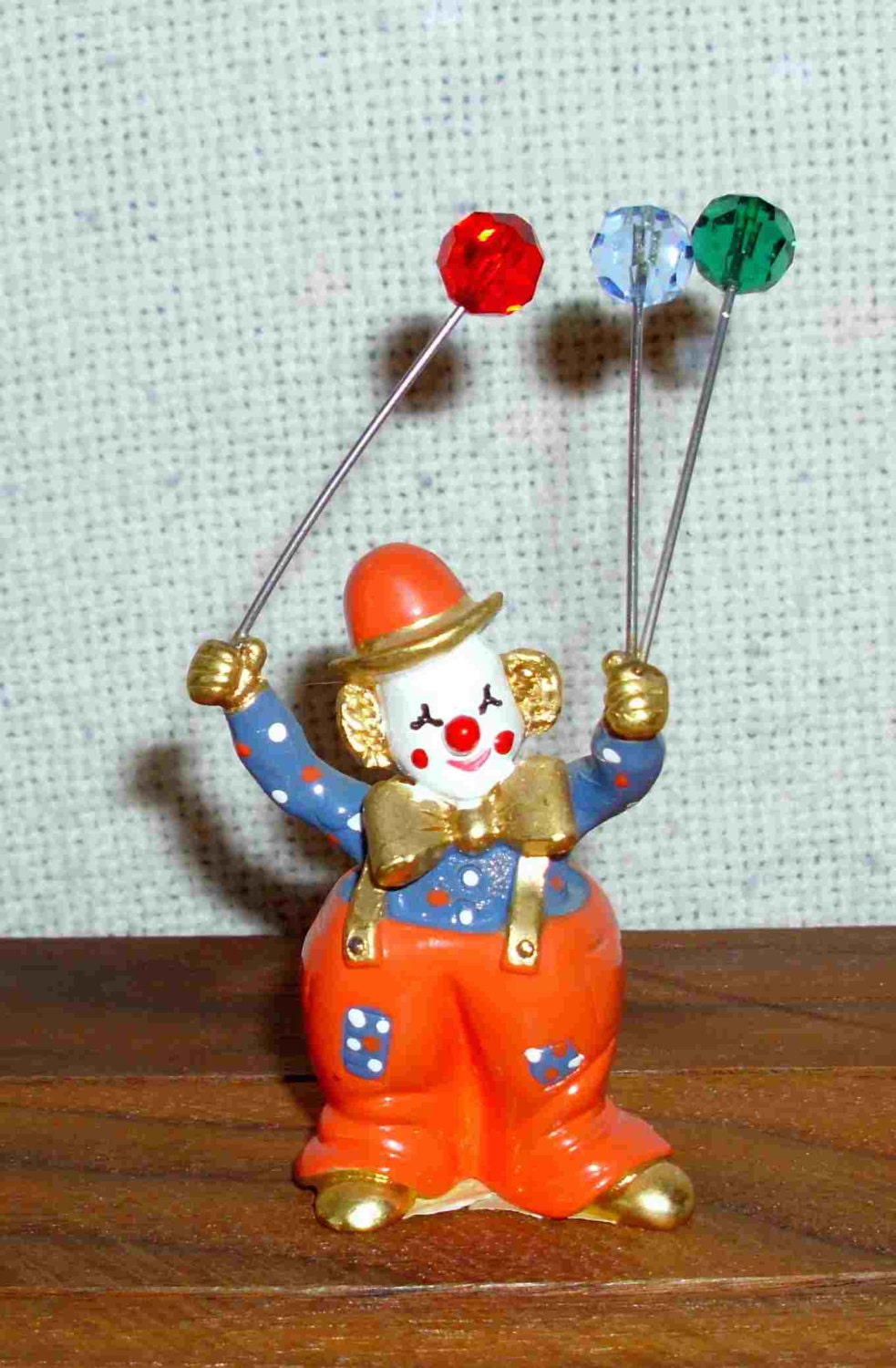 SPOONTIQUES ENAMEL PEWTER Clown Figurine with 3 swarovski