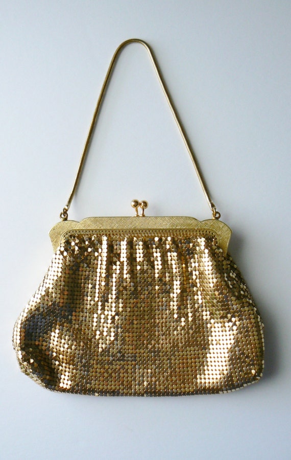 Items similar to Vintage Gold Tone Metal Mesh Evening Bag Purse Handbag ...