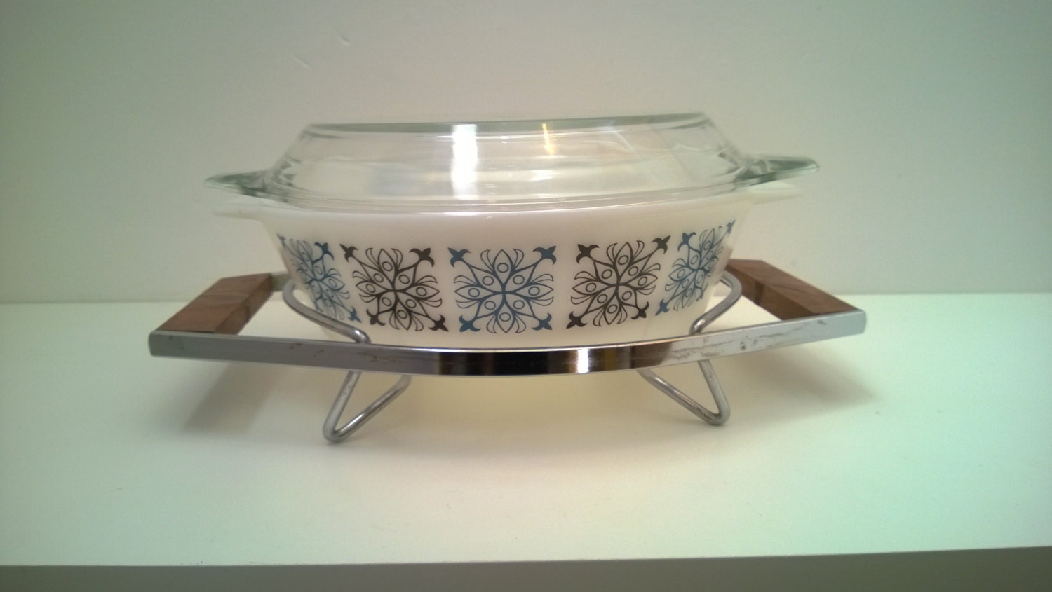 Pyrex Vintage Casserole Dish Chelsea Pattern With Lid And