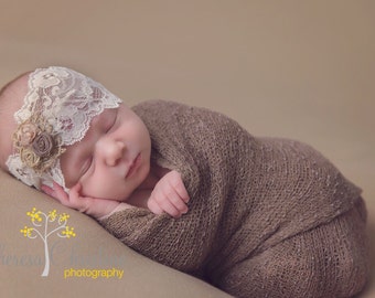 Lace vintage-inspired headband. Newborn photo prop. Newborn headband. Photography prop.
