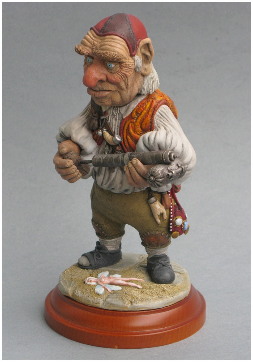 labyrinth ludo hoggle sculpture