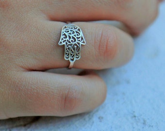 hamsa ring, silver hamsa ring (small surface), silver hamsa ring, hand ring, hand of god ring, filigree hamsa ring, unique hamsa ring