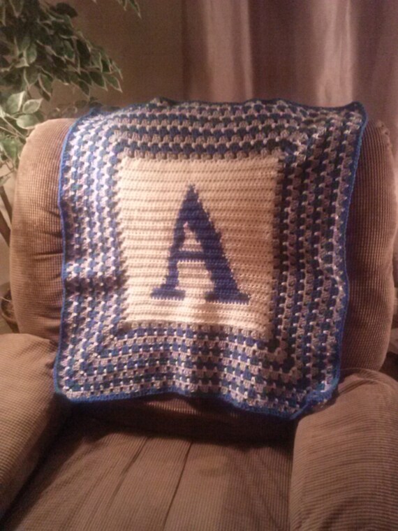 Crochet baby blanket with personalized letter initial