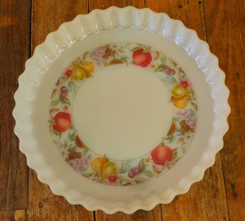 Vintage ARCUISINE FRANCE Fluted Flan/Pie/Quiche Dish in Milk Glass with