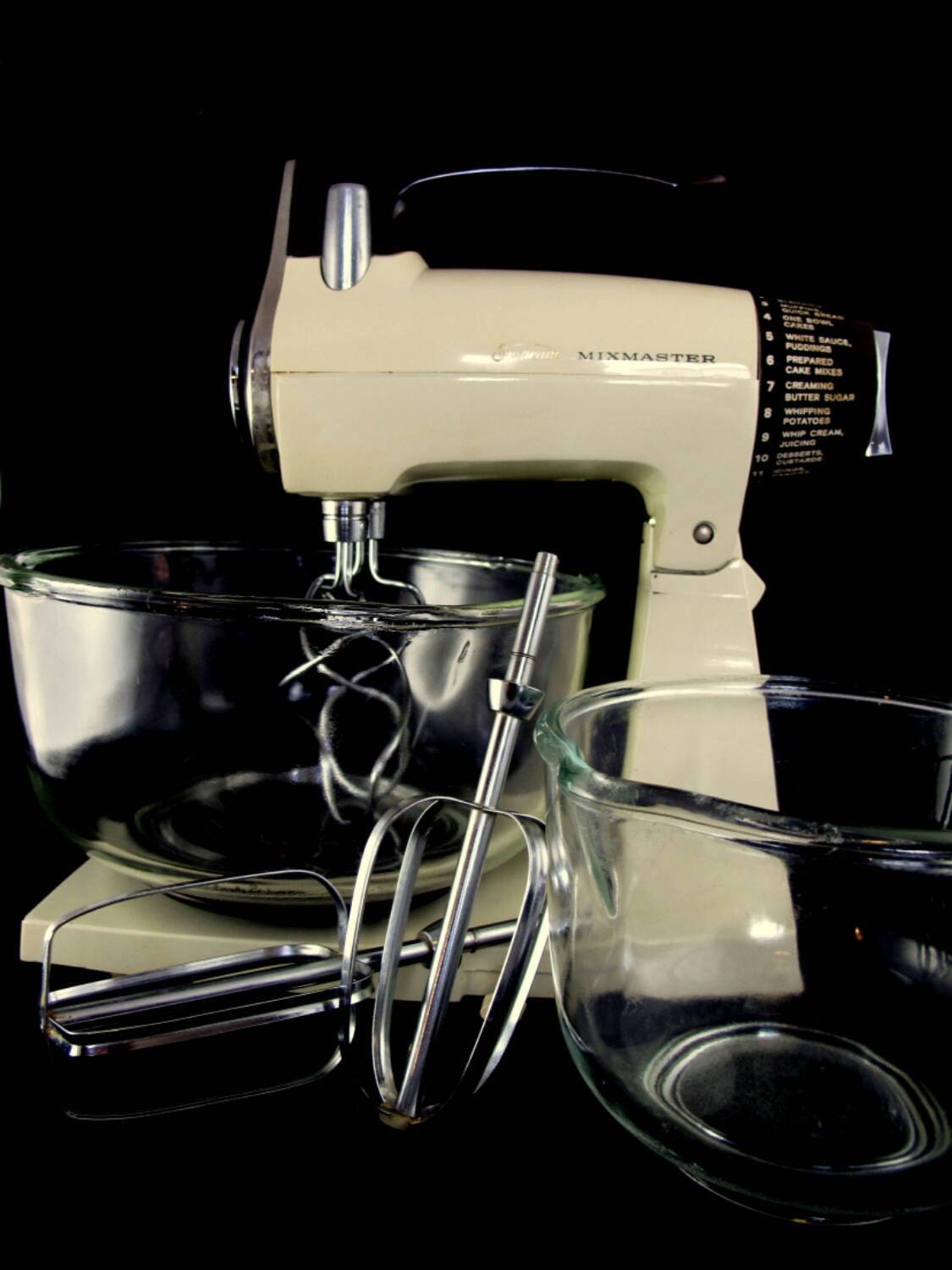 MidCentury 12 Speed Sunbeam Mixmaster 2 Glass Bowls 2