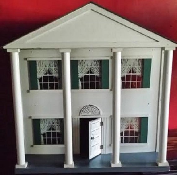 Adorable vintage plantation dollhouse. This collectable late