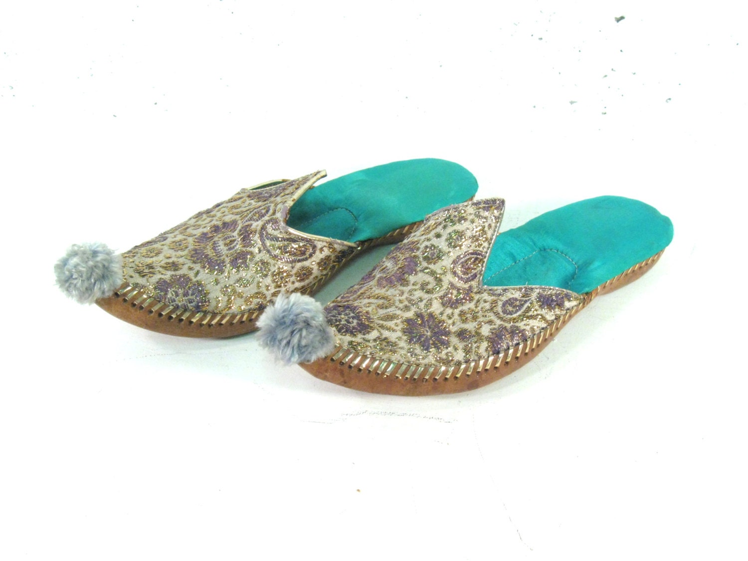 Vintage genie shoes slip on Indian brocade pointed toe