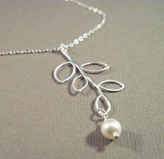 Bridesmaid Jewelry Addison Pearl and Leaf Wedding by AnnsCrafts