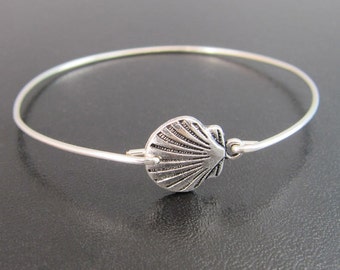 Scallop Shell Jewelry, Sea Shell Bracelet, Shell Bangle, Beach Accessory, Beach Bracelet, Shell Jewlery, Seashell Jewelry, Seashell Bracelet