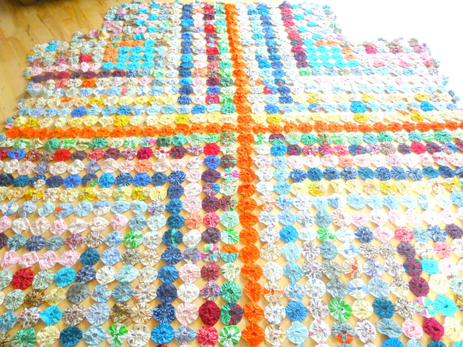 Vintage Yoyo Quilt Top Feedsack Fabric Yoyo by UrbanRecycle