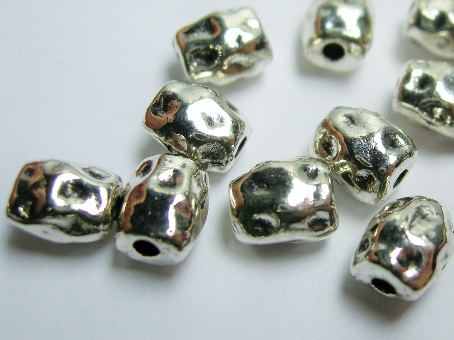 50 Pcs Hammered Silver Tone Beads Asa197