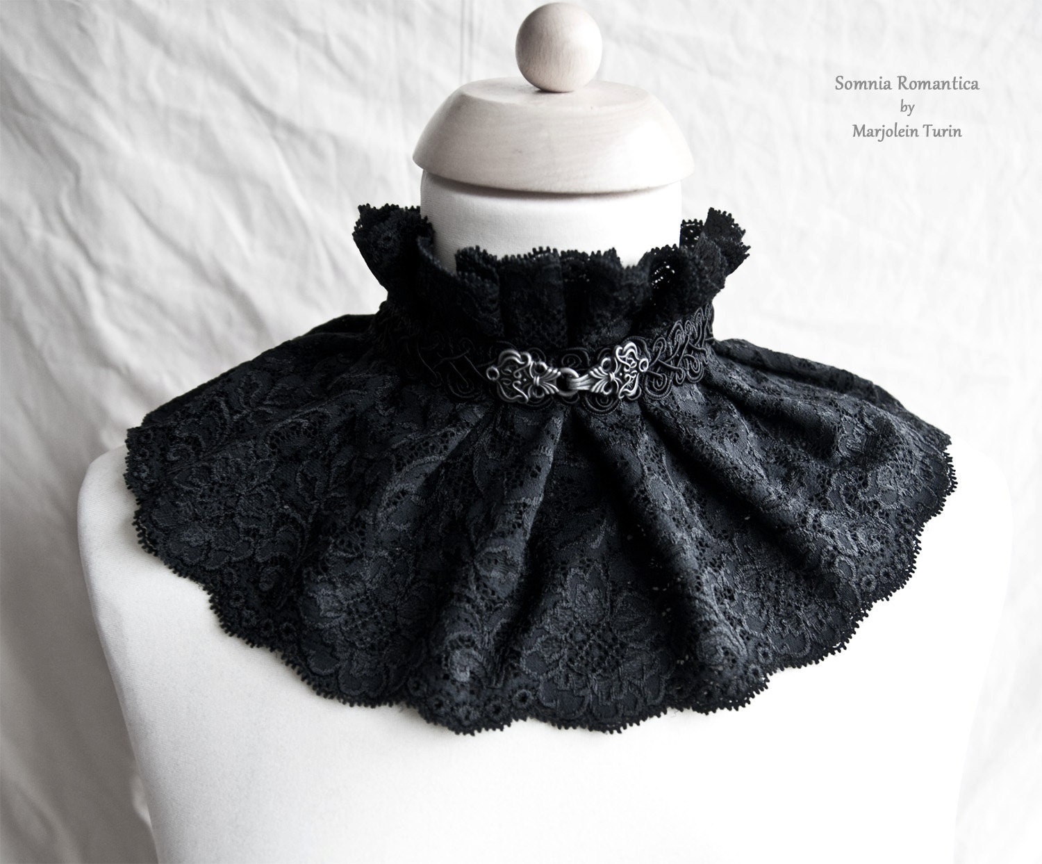 Collar lace Victorian romantic goth Steampunk black