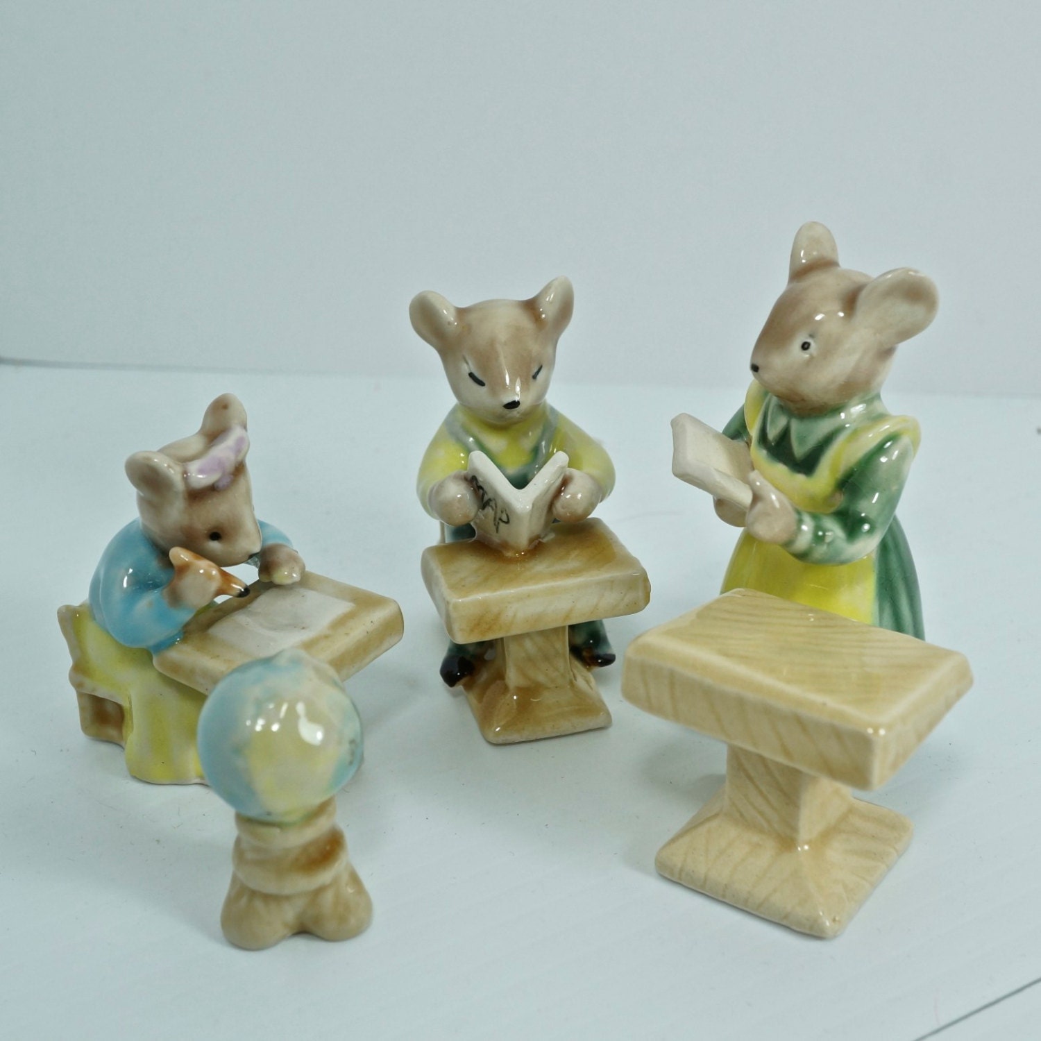 small mouse figurines