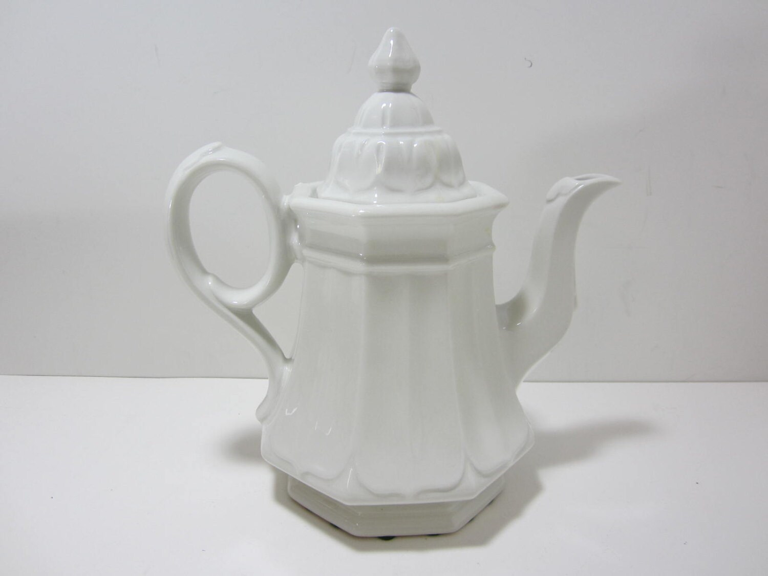 Ironstone Coffee Pot or Teapot Red Cliff Sydenham Coffee Pot