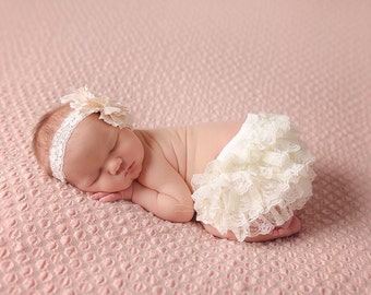 Newborn Bloomers, Baby Bloomers, Ruffle Bloomers, Lace Ruffle Bloomers, Ruffle Bum, Diaper Cover, Baby Disper Cover, Ivory Bloomers, Lace