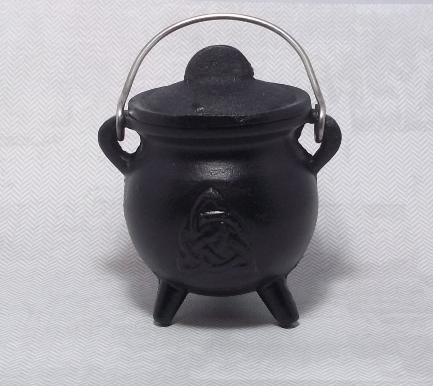 Triquetra Black Cast Iron Small Cauldron With Lid and Handle