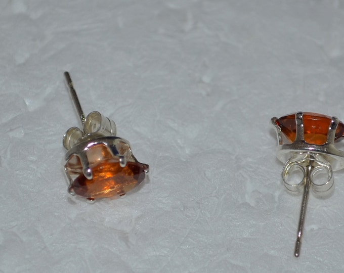 Hessonite Garnet Studs, 8x6mm Oval, Natural, Set in Sterling Silver E698