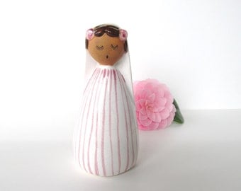 Mid Century Ceramic Bride Figurine, Adorable Wedding Cake Topper, Vintage Bridal Ceramic Keepsake Figurine, Bridal Shower Gift