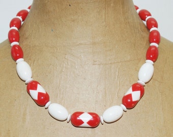 Avon Red White Thermoset Geometric Egg Lucite Beads 20" Necklace 5/8" Wide