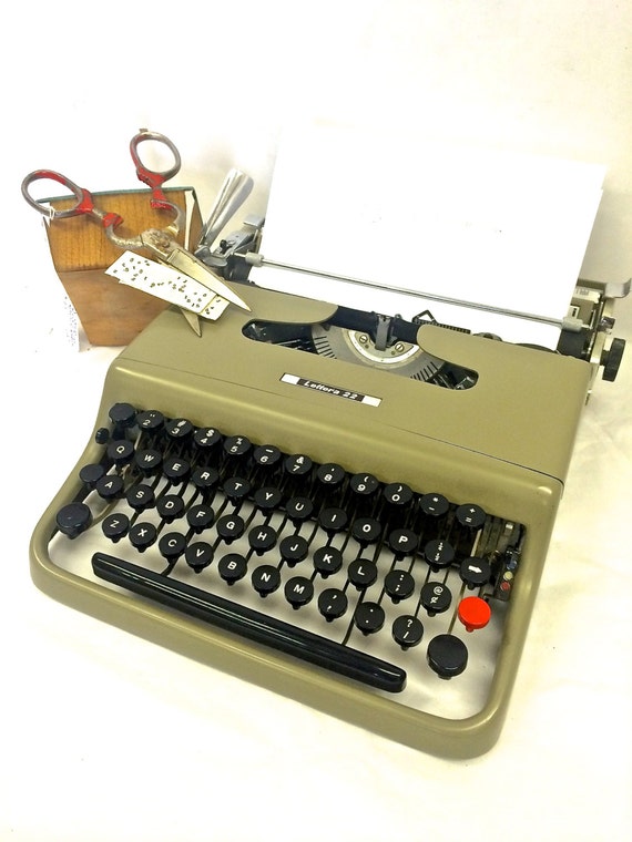 Vintage Olivetti Typewriter Olivetti Typewriter Vintage