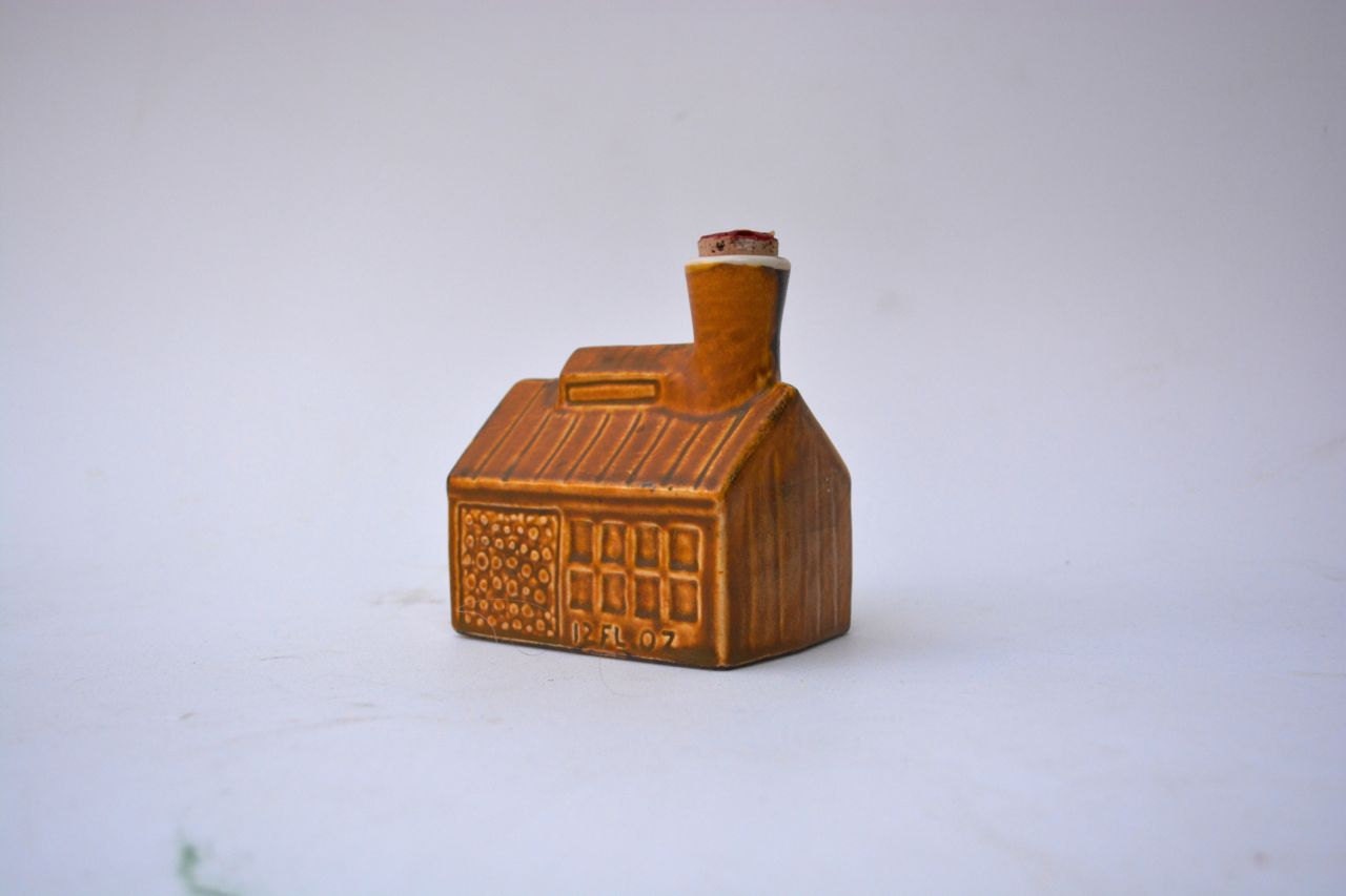 Bowman Vintage Ceramic Cabin Pure Maple Syrup Dispenser Haute Juice