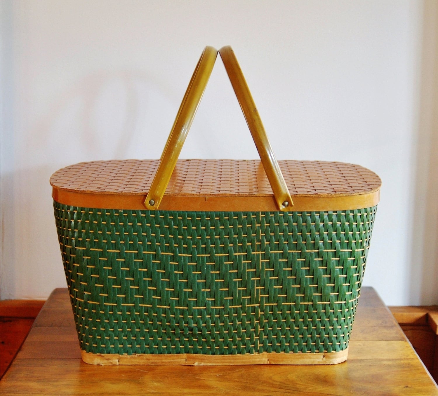 Green Woven Picnic Basket Burlington by CobblestonesVintage