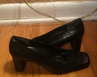 Vintage leather navy pumps Bandolino, 8M.