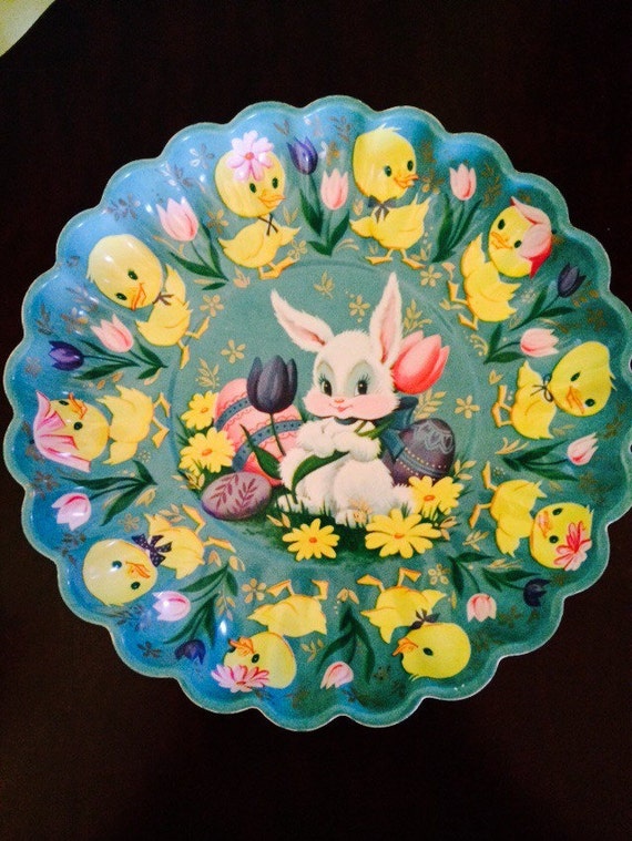 Items similar to Vintage Holiday/Easter Plastic Serving Bowl on Etsy